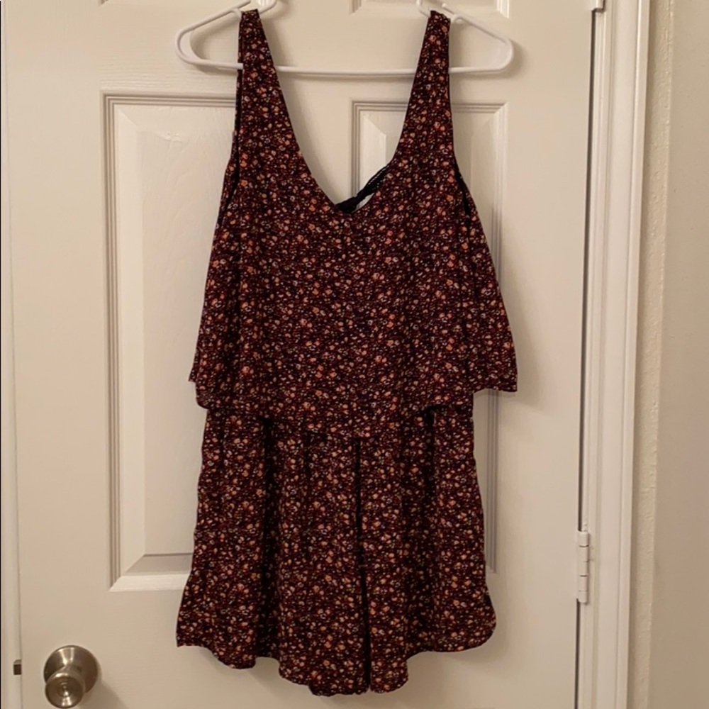 Floral romper w/ pockets!